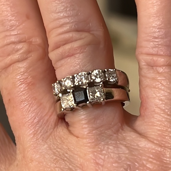 14k gold diamond and sapphire ring - Picture 11 of 12